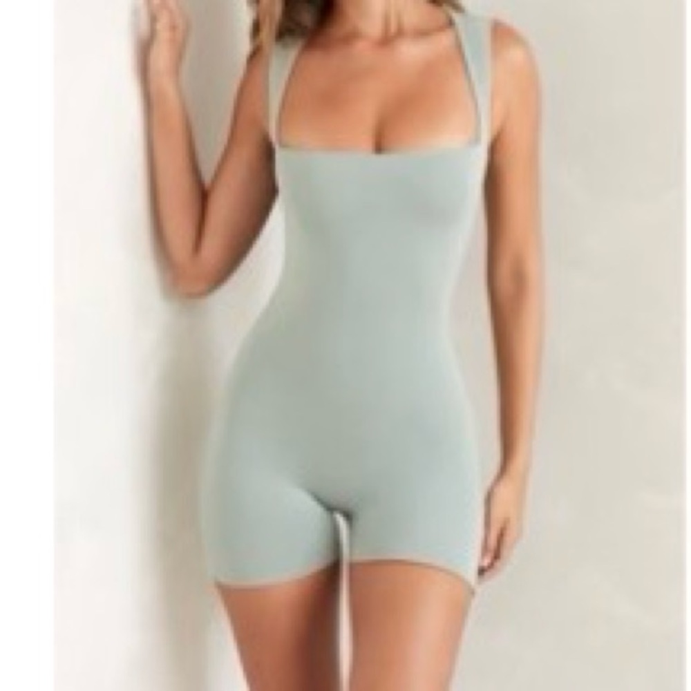 Oh Polly Short Sleeve Square Neck Seamless Sculpting Bodysuit - Sage- Size US 8